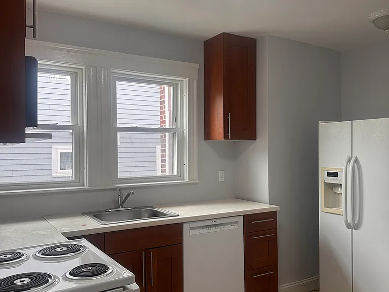 84 Lawton St #1 — Photo 10