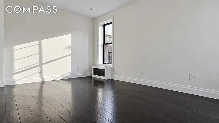 Living room, photo 2