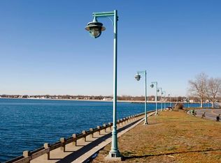 319 Old Battery Rd, Bridgeport, CT 06605