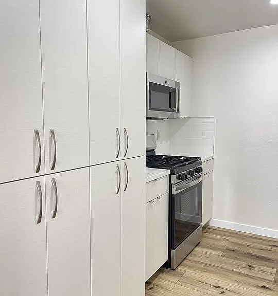 11806 Mayfield Ave #104 — Photo 7