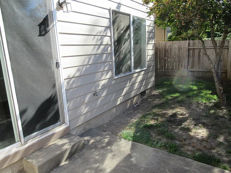 Large Three Bedroom Duplex in Keizer! — Photo 16