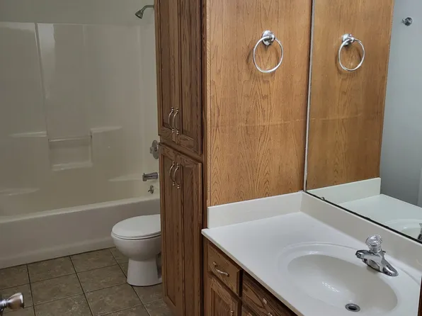 1411 Glen St #1407-D, Monett, MO 65708