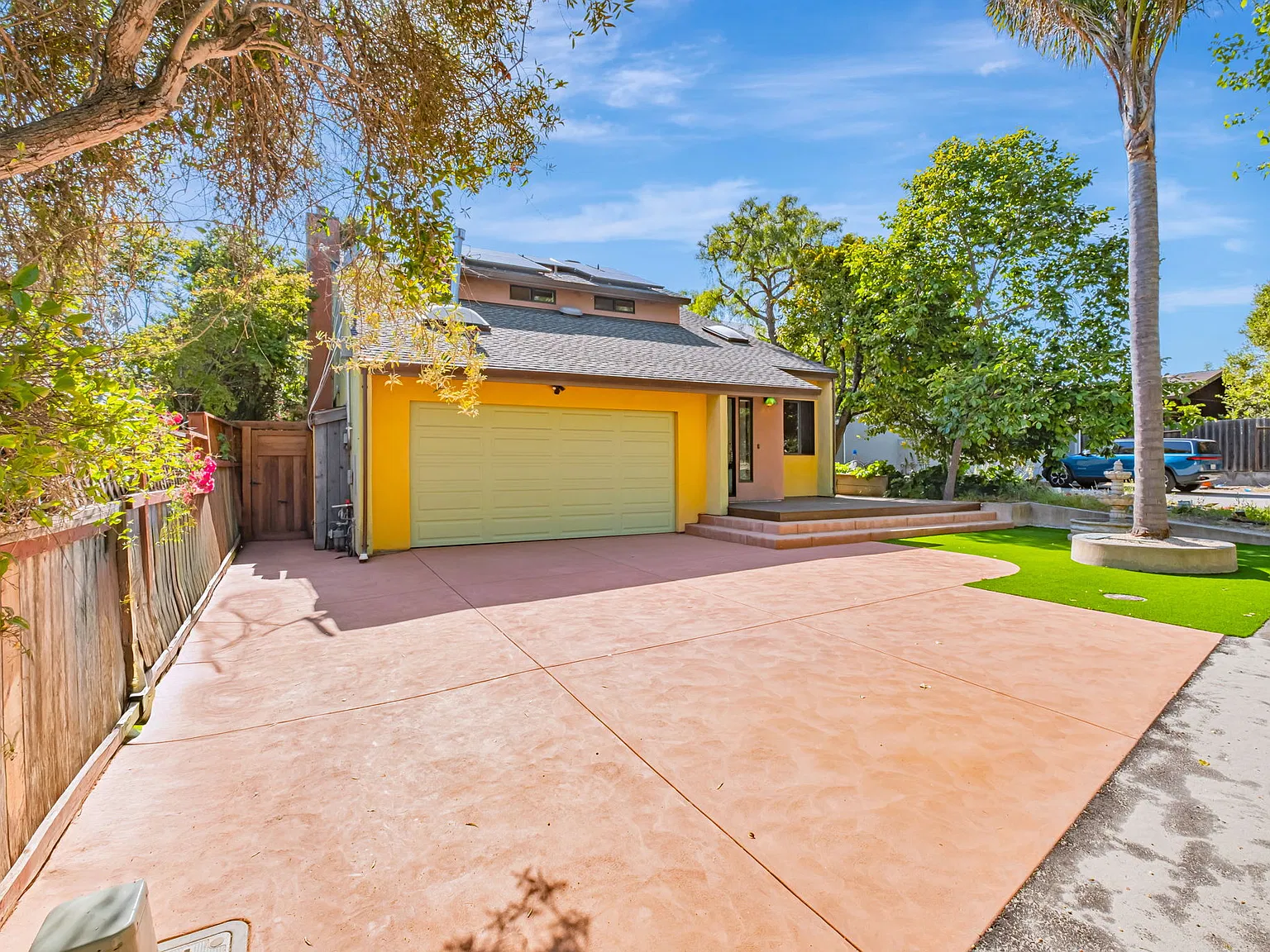 3 bed, 2.0 bath, 1834 sqft, $5,495 — Photo 4