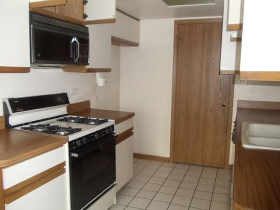 4th image of 16441 Cobblestone Ct