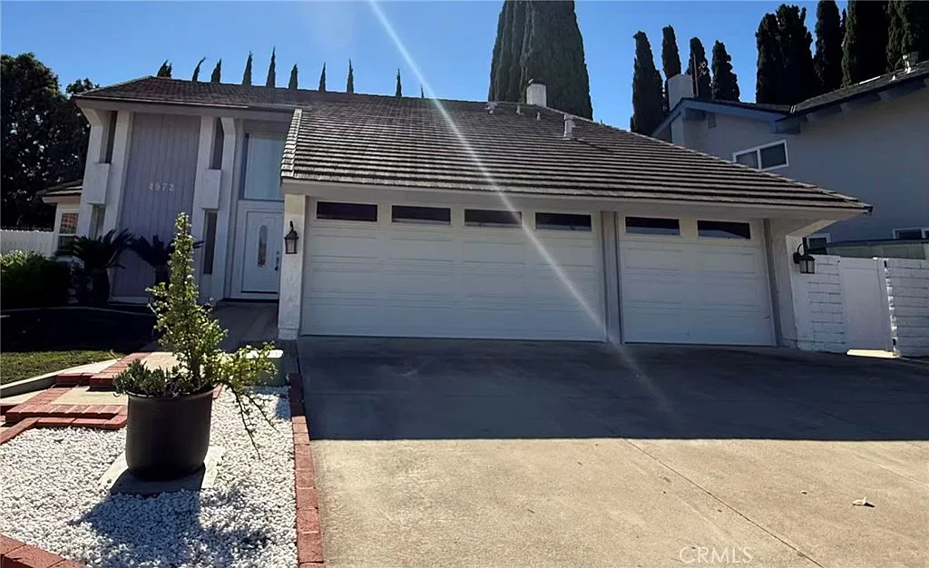 4 bed, 2344 sqft, $5,400 — Photo 1