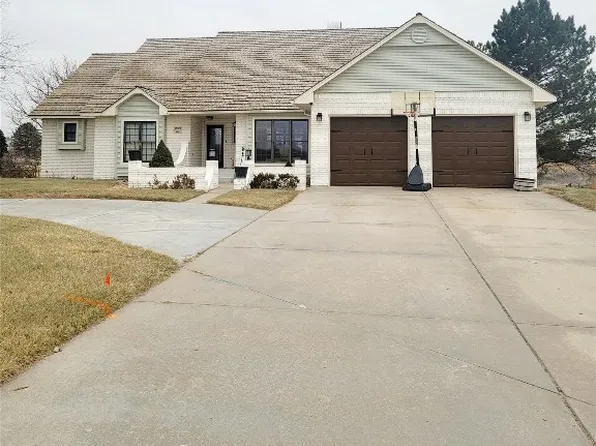 1909 Grandview Dr E, Garden City, KS 67846