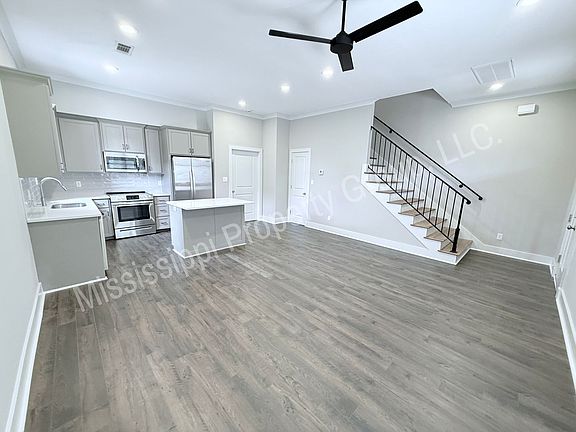 3rd image of 1401 Pleasant Dr