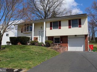 245 Colonial Dr, Warminster, PA 18974