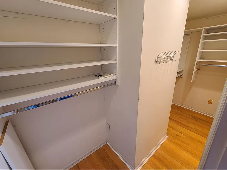241 Hastings St — Photo 11