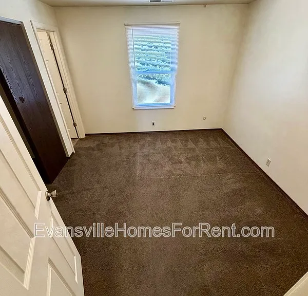 408 S Bosse Ave — Photo 6