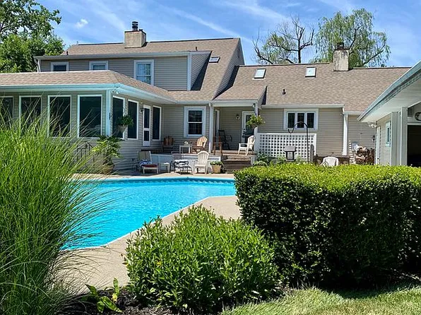 2479 Charwood Ct, Cincinnati, OH 45211