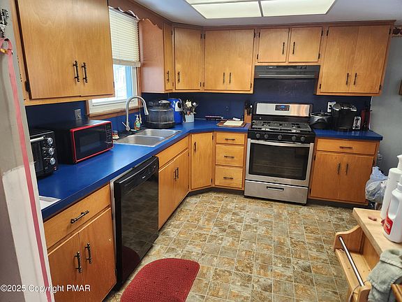 3rd image of 303 Sellersville Dr