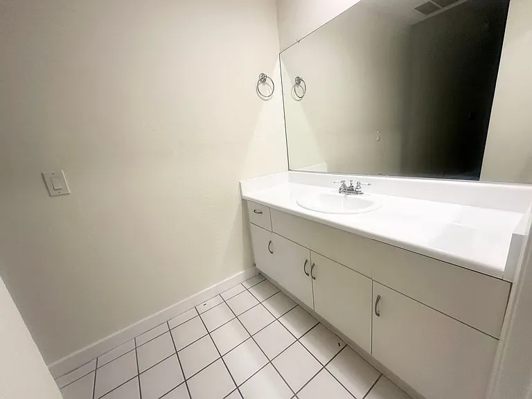 1234 Las Palmas Ave — Photo 13