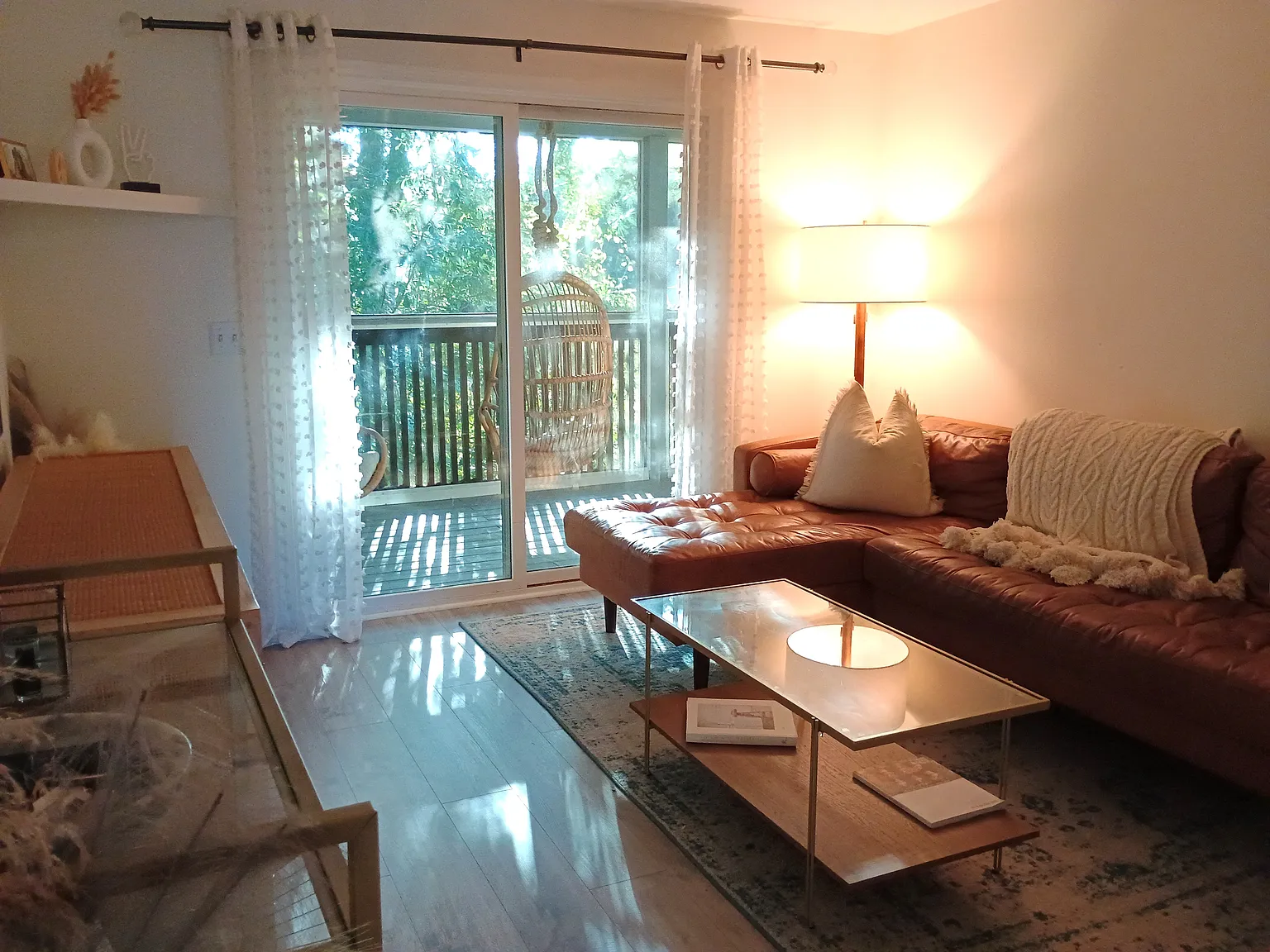 2 bed, 768 sqft, $2,350 — Photo 2
