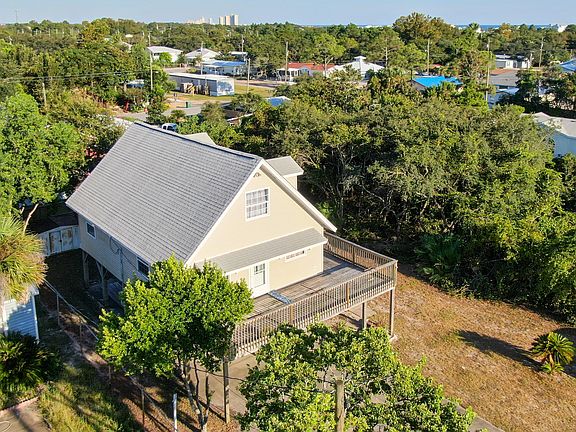 3rd image of 310 Palm Dr