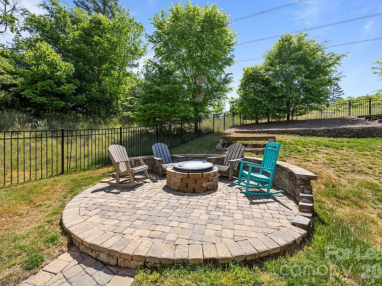 11938 Bradford Park Dr — Photo 38