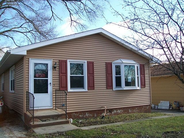 1st image of 1615 N Oak Ave