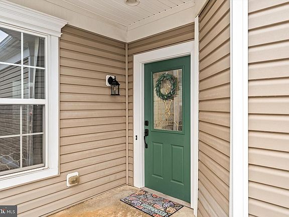 3rd image of 32 Sparrow Dr