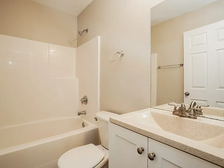 218 SW 11th Ave — Photo 14