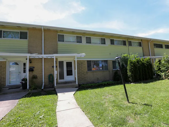 8029 W Lyons St, Niles, IL 60714