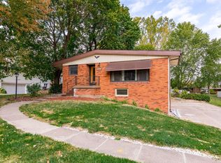 2022 Fair Acres Dr, Muscatine, IA 52761