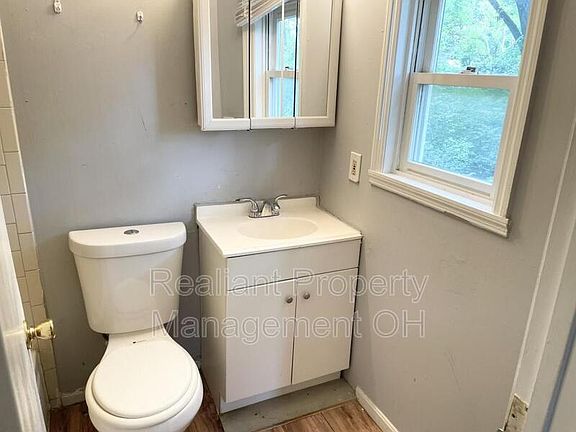 5th image of 3035 Percy Ave