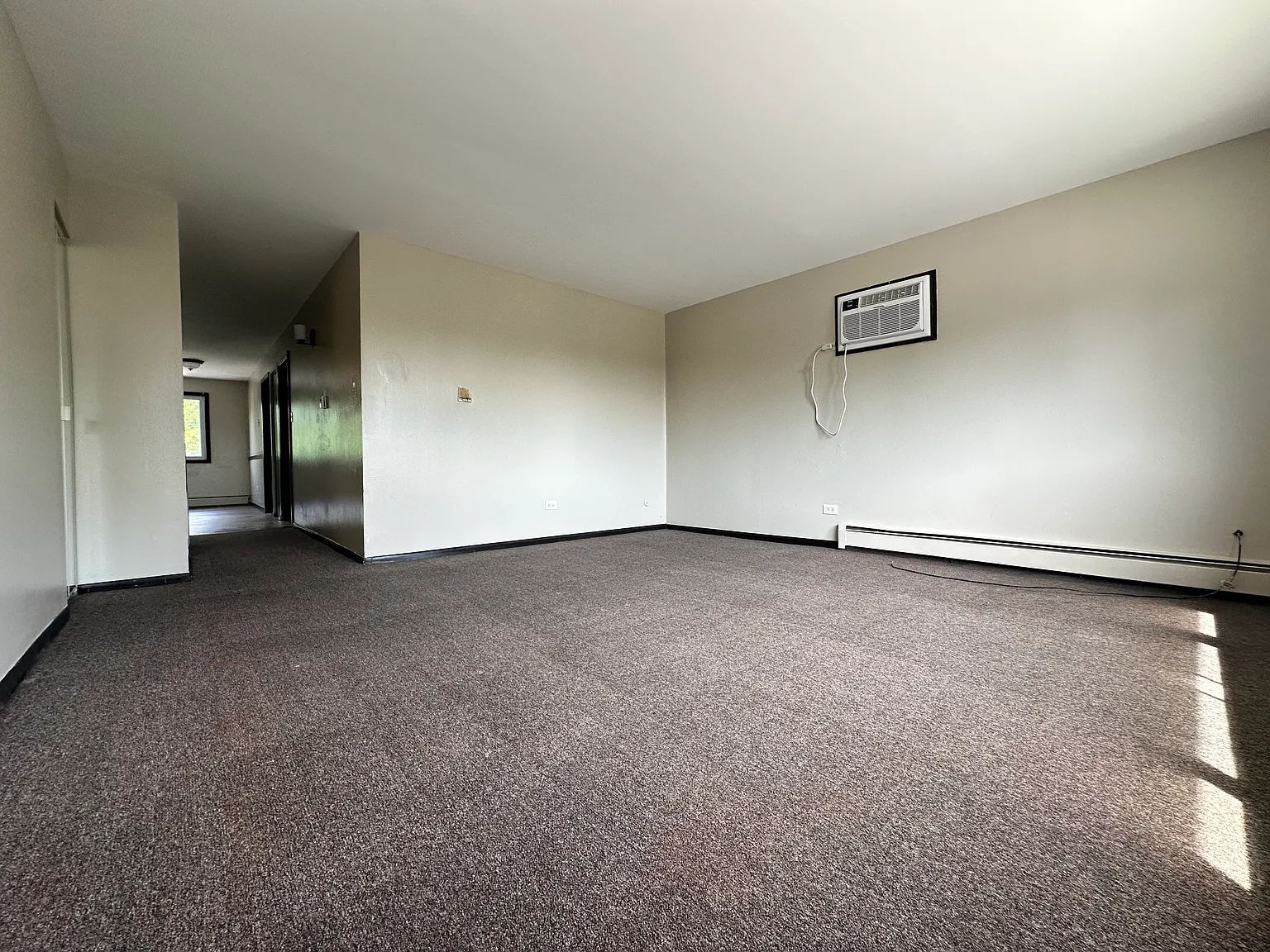 2 bed, 900 sqft, $1,500 — Photo 4