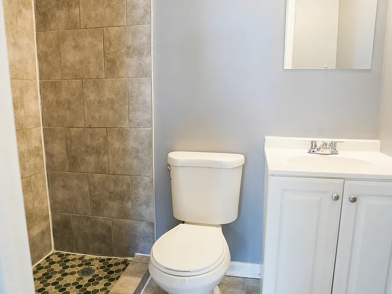 1321 W Lafayette Ave — Photo 17