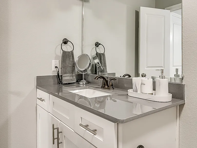 3813 Huntington Dr — Photo 6