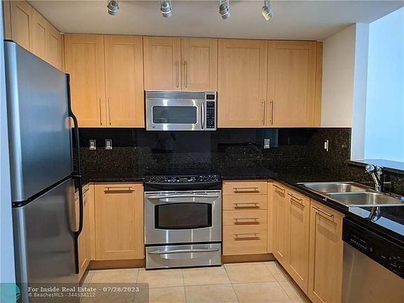 2nd image of 511 SE 5th Ave APT 1801