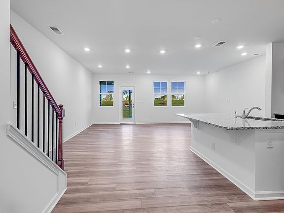 Everlee Carson II QMI 238 Kitchen 1of6