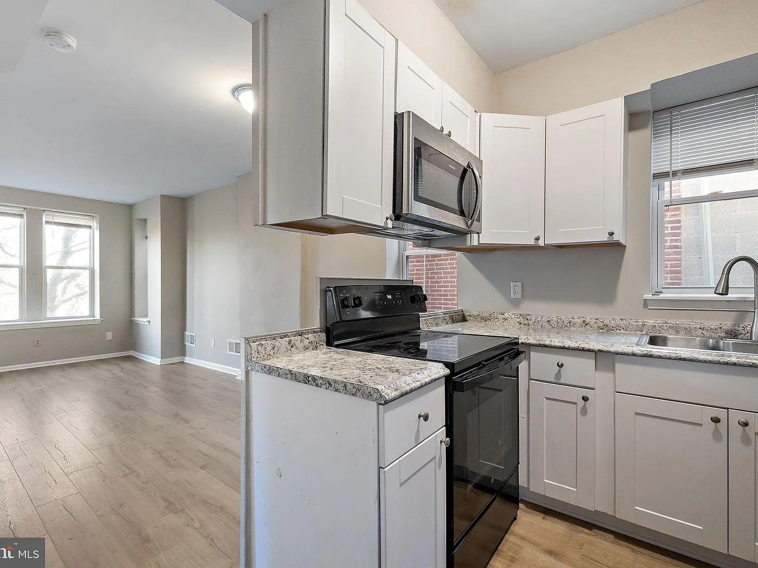 2 bed, 1.0 bath, 2250 sqft, $1,475 — Photo 4