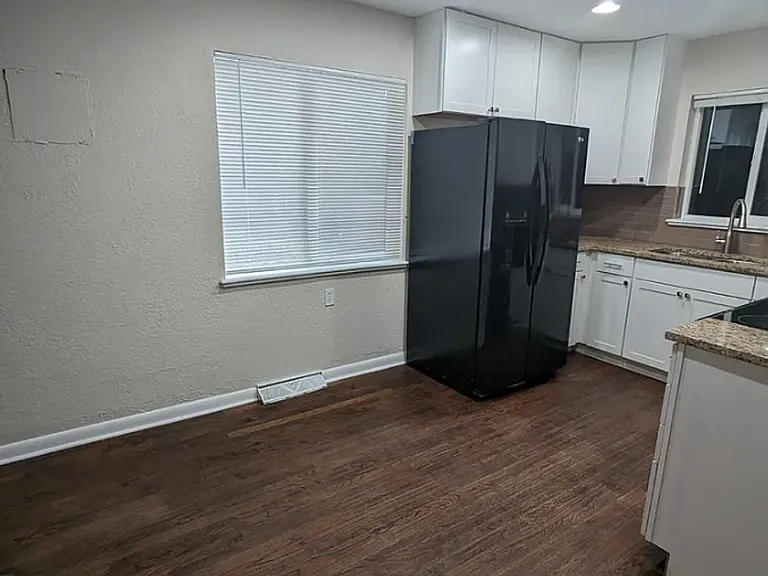 8560 Cedar Ln — Photo 6