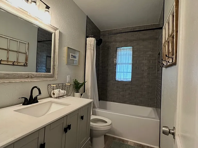 4105 N Central Ave — Photo 5