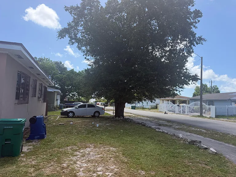 7803 NW 8th Ave — Photo 3