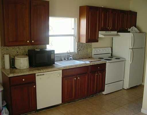 5th image of 3020 NE 13th Ave