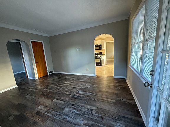3rd image of 101 Elm St