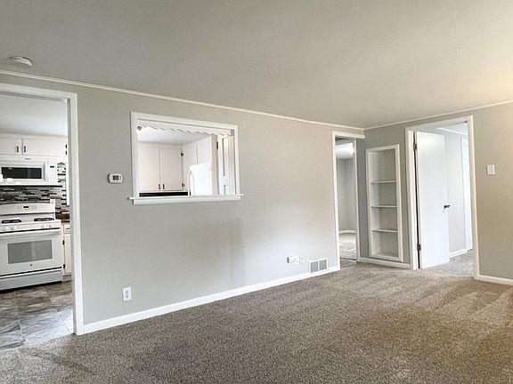 3rd image of 328 N Levasseur Ave