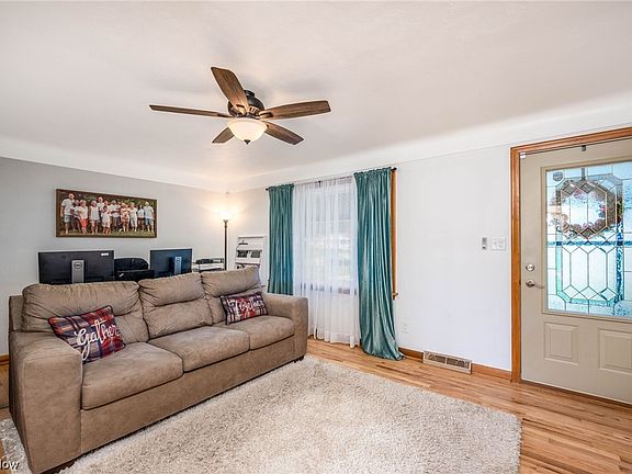 4th image of 4699 Woodridge Dr