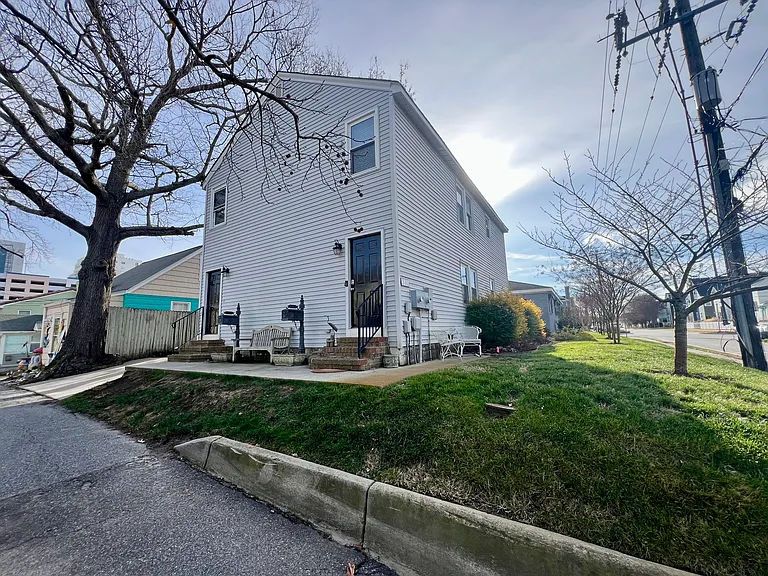 2703 Arctic Ave #B — Photo 3