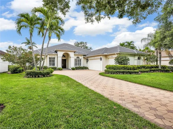 2944 Gardens BLVD, NAPLES, FL 34105