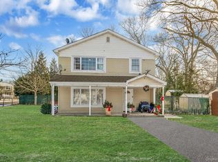 78 Eleanor Ave, Mastic, NY 11950