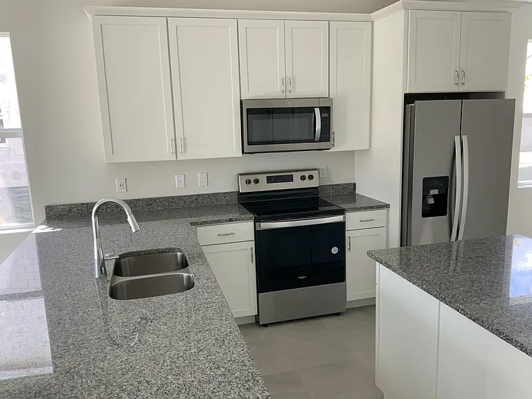 16340 Oakview Dr — Photo 4