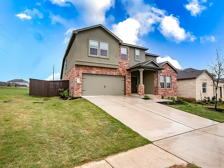 1024 Bluewood Bnd — Photo 2
