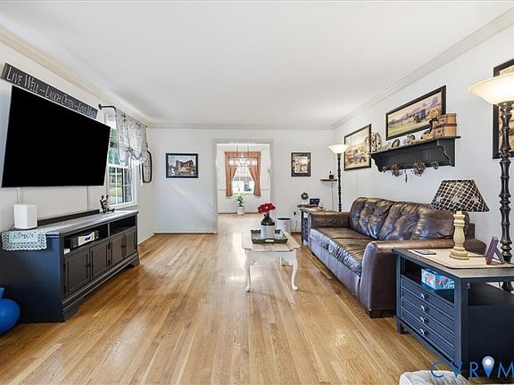 4th image of 1117 Oakwood Dr