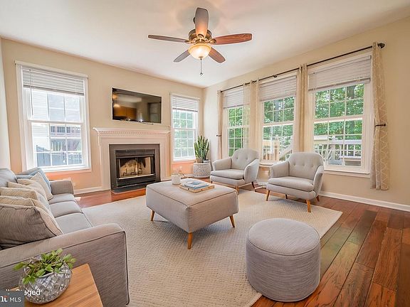 3rd image of 2891 Barrley Dr