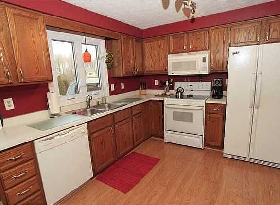 2nd image of 10 Cheshire Ln