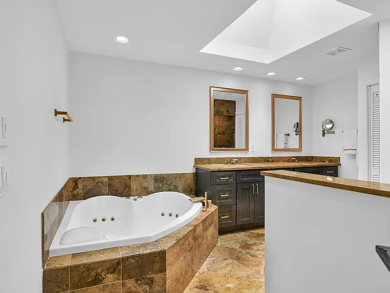 753 Villa Portofino Cir — Photo 32