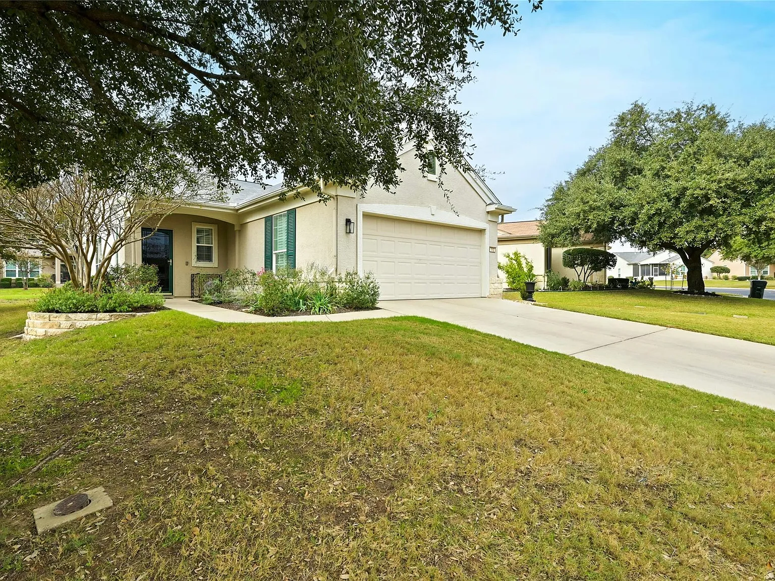 3 bed, 2.0 bath, 1328 sqft, $2,395 — Photo 2