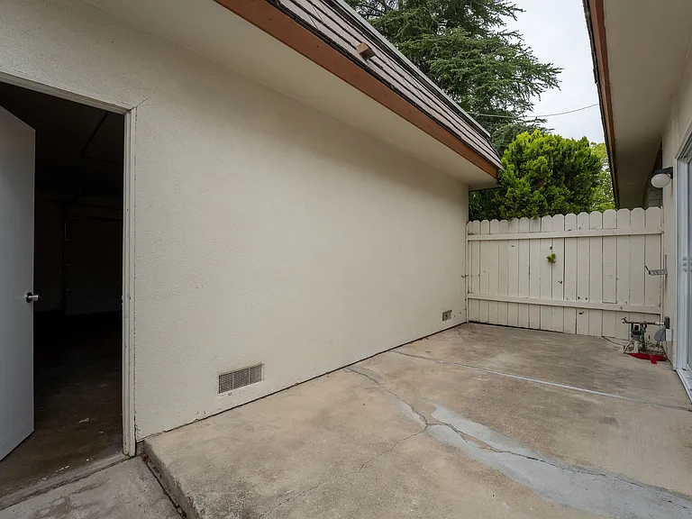 20 Norton St — Photo 26